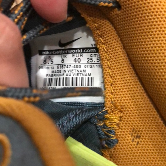 NIKE WOMEN'S ROSHE RUN SUEDE - Picture 6 of 6